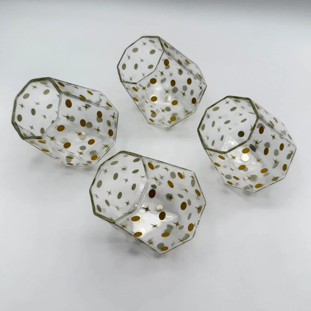 Chic and Tonic bar motif