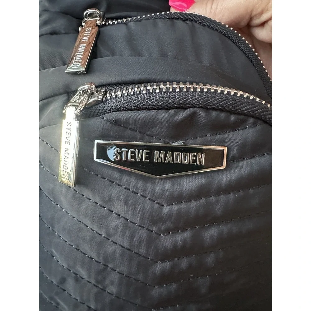 Steve Madden zip included finish