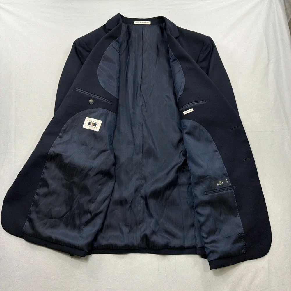 Joseph Abboud holes size