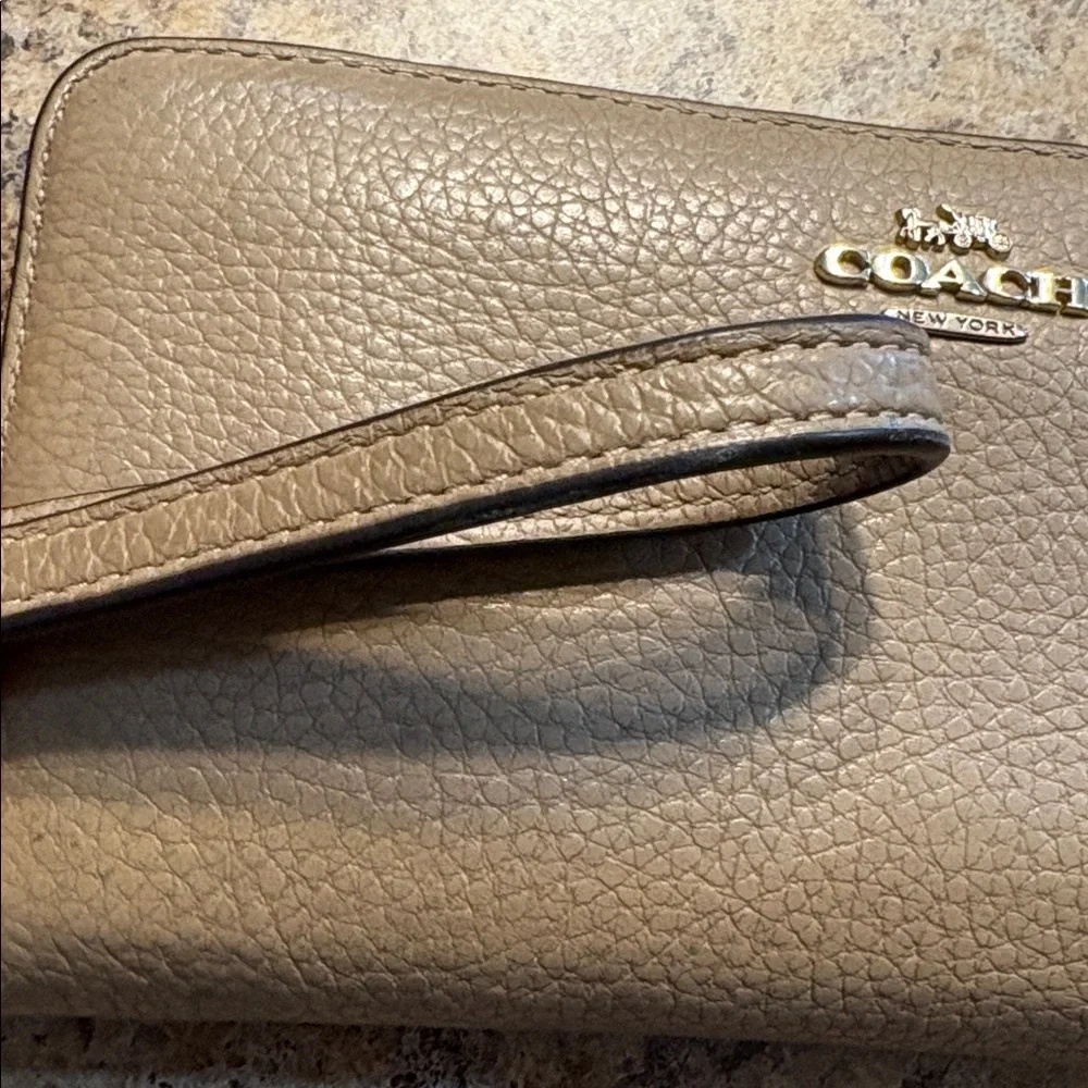 Coach authentic pebble