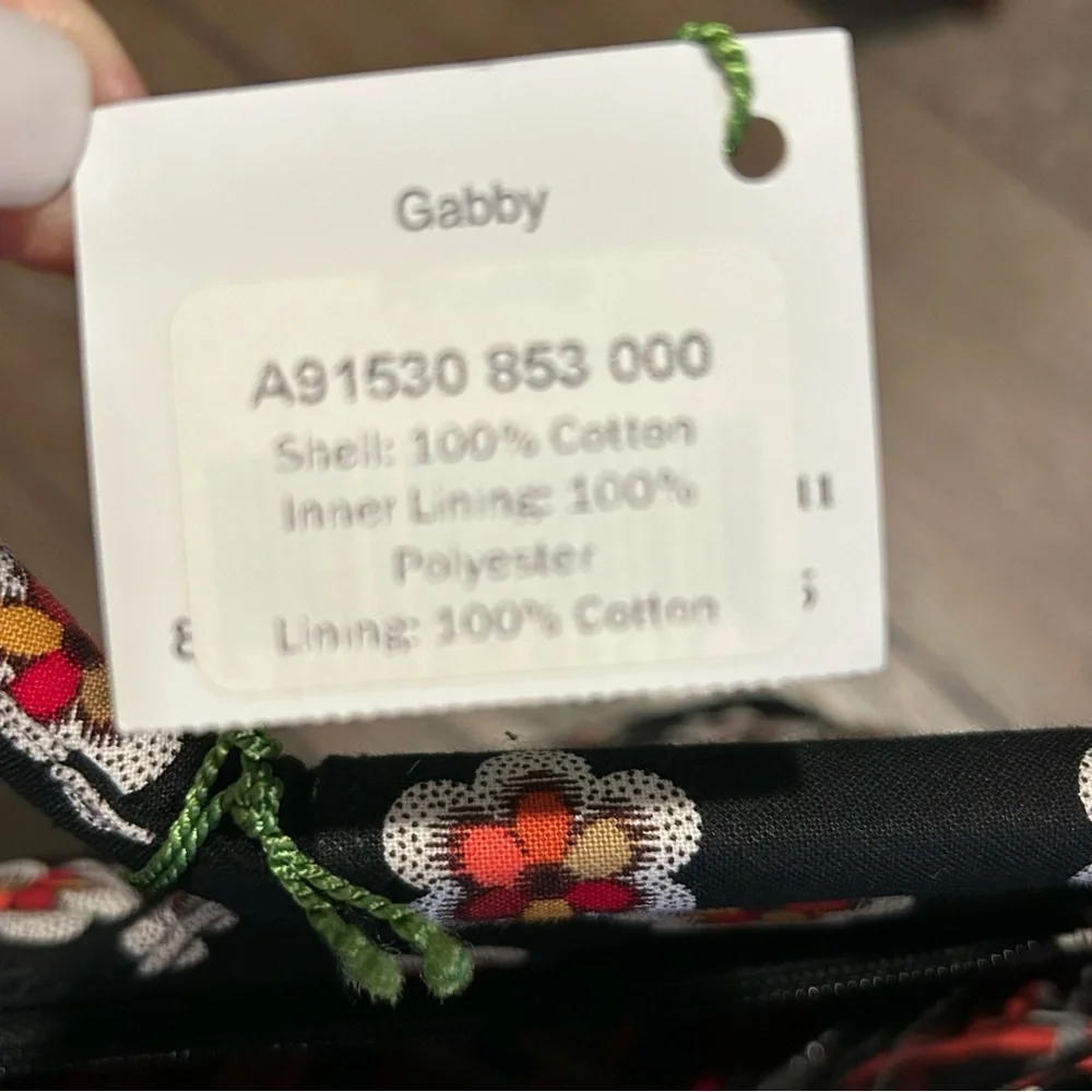 Vera Bradley 100% zip pocket
