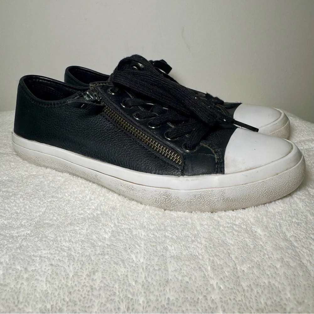 Coach Women’s Empire black and white‎ leather sneakers with zipper detail size 8