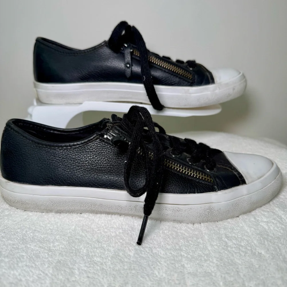 Coach Women’s Empire black and white‎ leather sneakers with zipper detail size 8