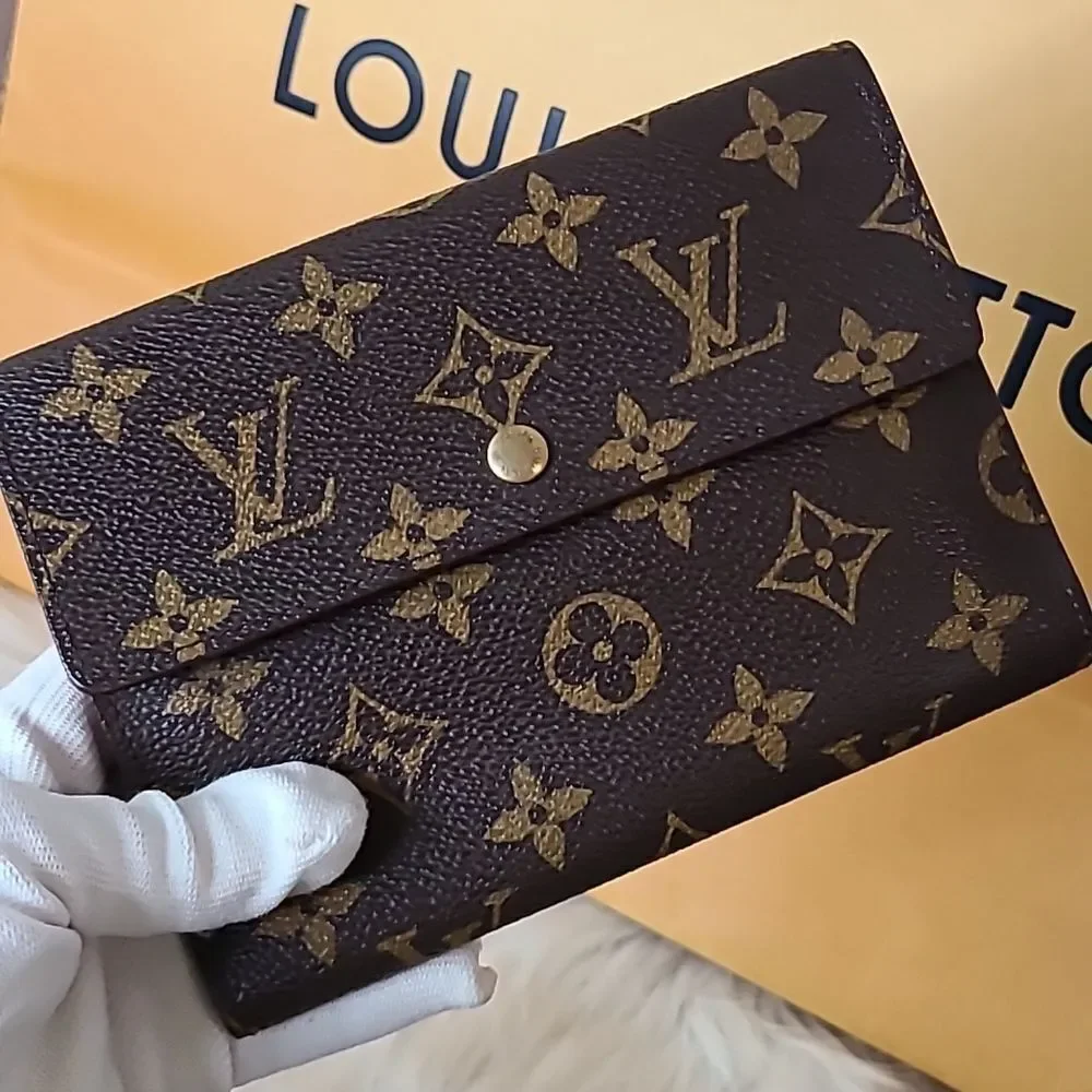 💯 Authentic Louis Vuitton Tifold Monogram Wallet 🍀