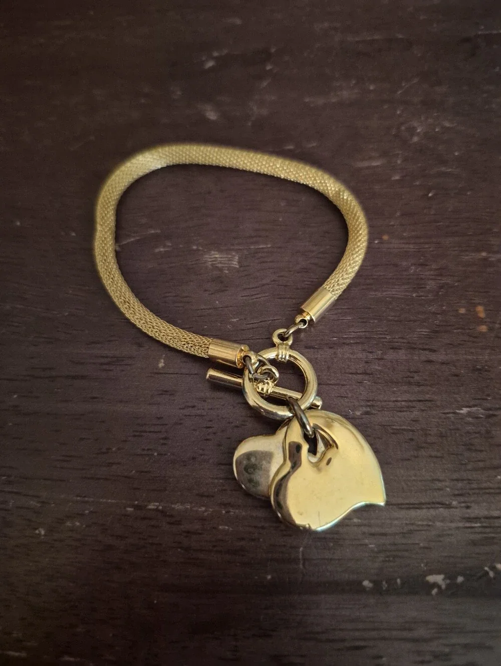 Unsigned elegant gold