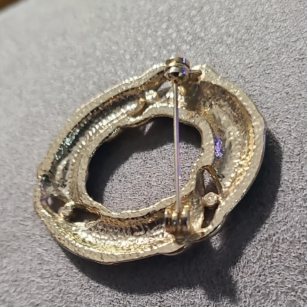 Elegant Gold-Tone Brooch with Blue‎ and Green Accents Dolphin Ore