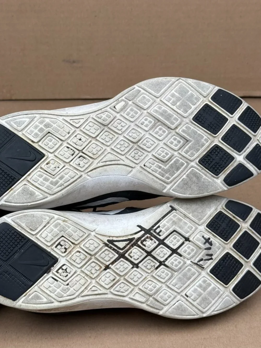 N/A white running