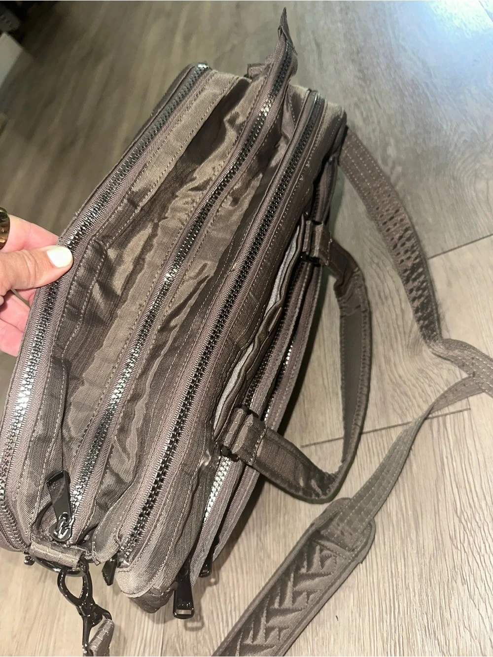 lug minibus gray