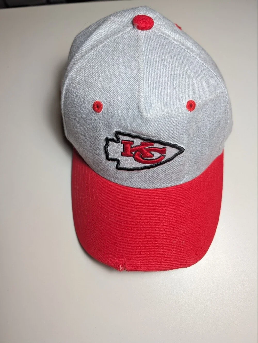 Kansas City Chiefs Two-Tone Logo Cap — Gray & Red Boys 4-7 Adustable