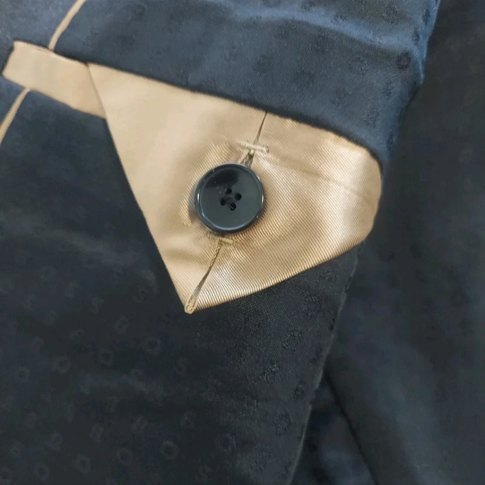 Hugo Boss details single