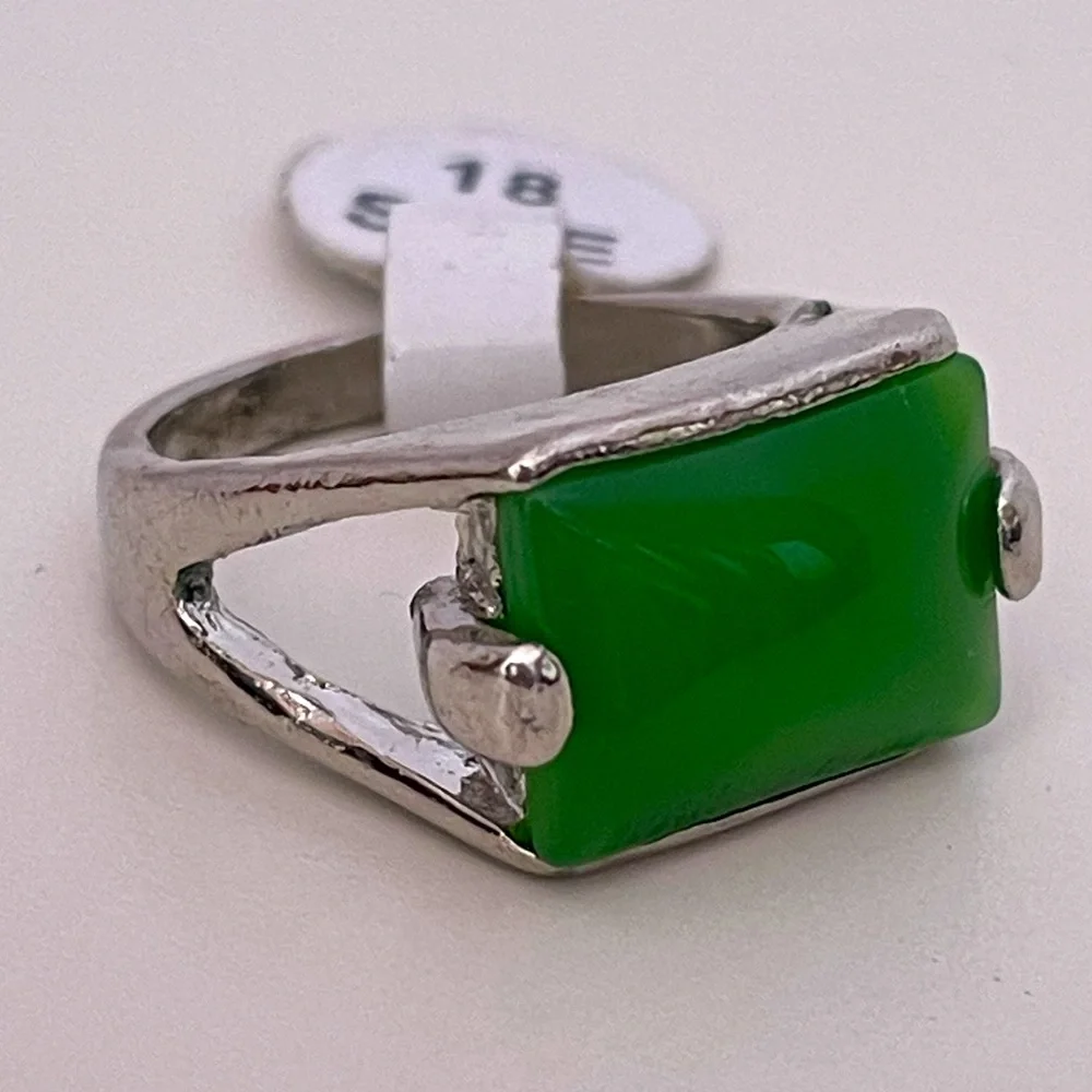 NWT Real Green STONE Silver Tone Preppy Classic KidCore Indie Statement Ring