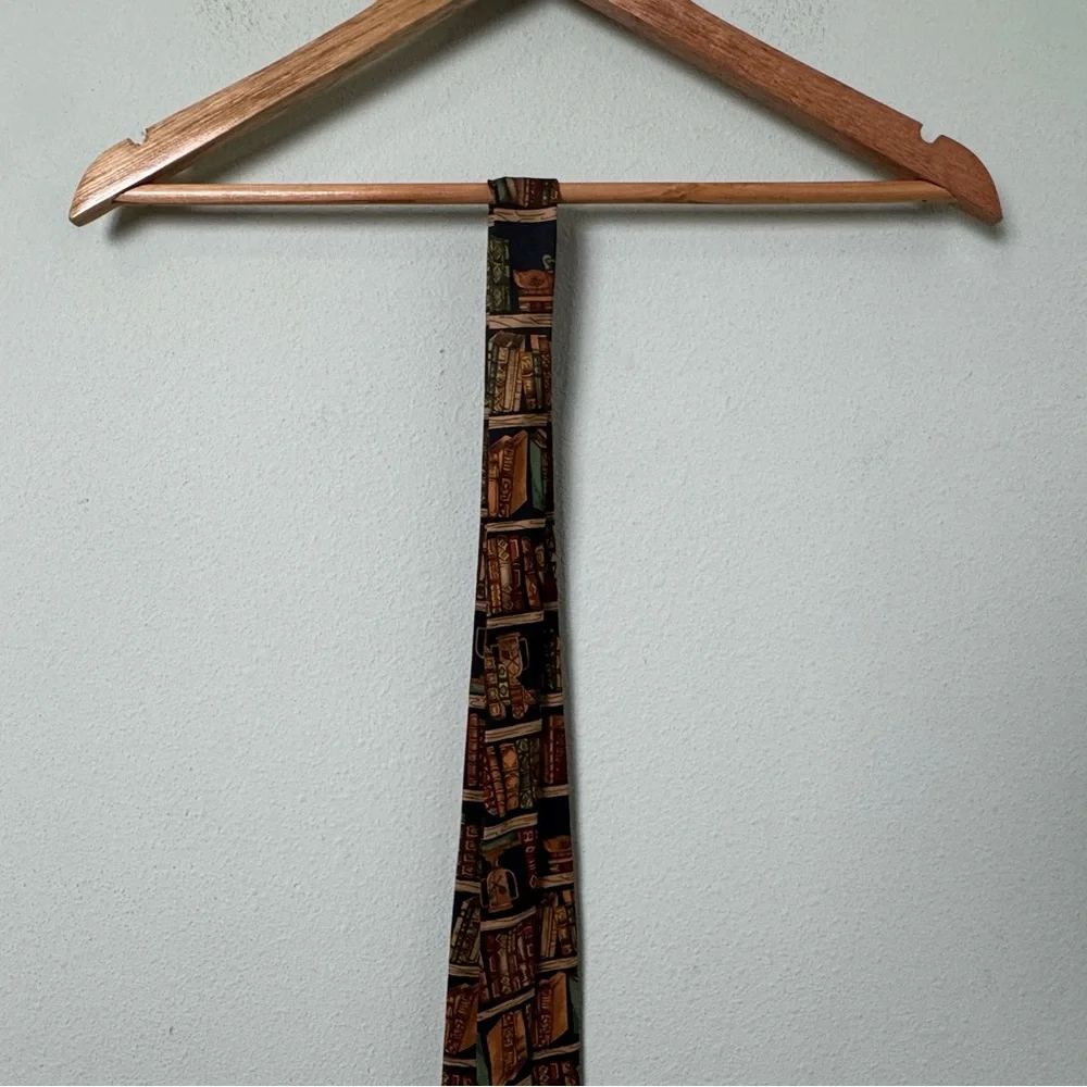Alynn Neckwear step into
