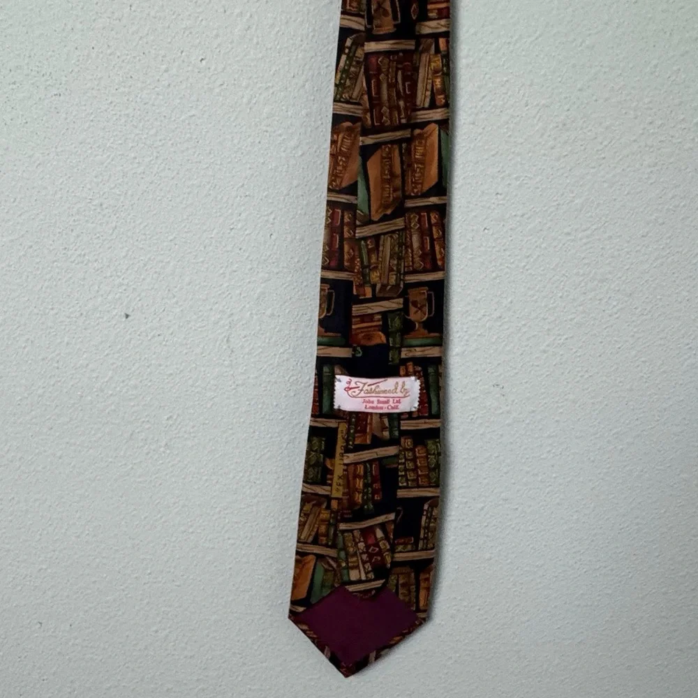 Alynn Neckwear step into