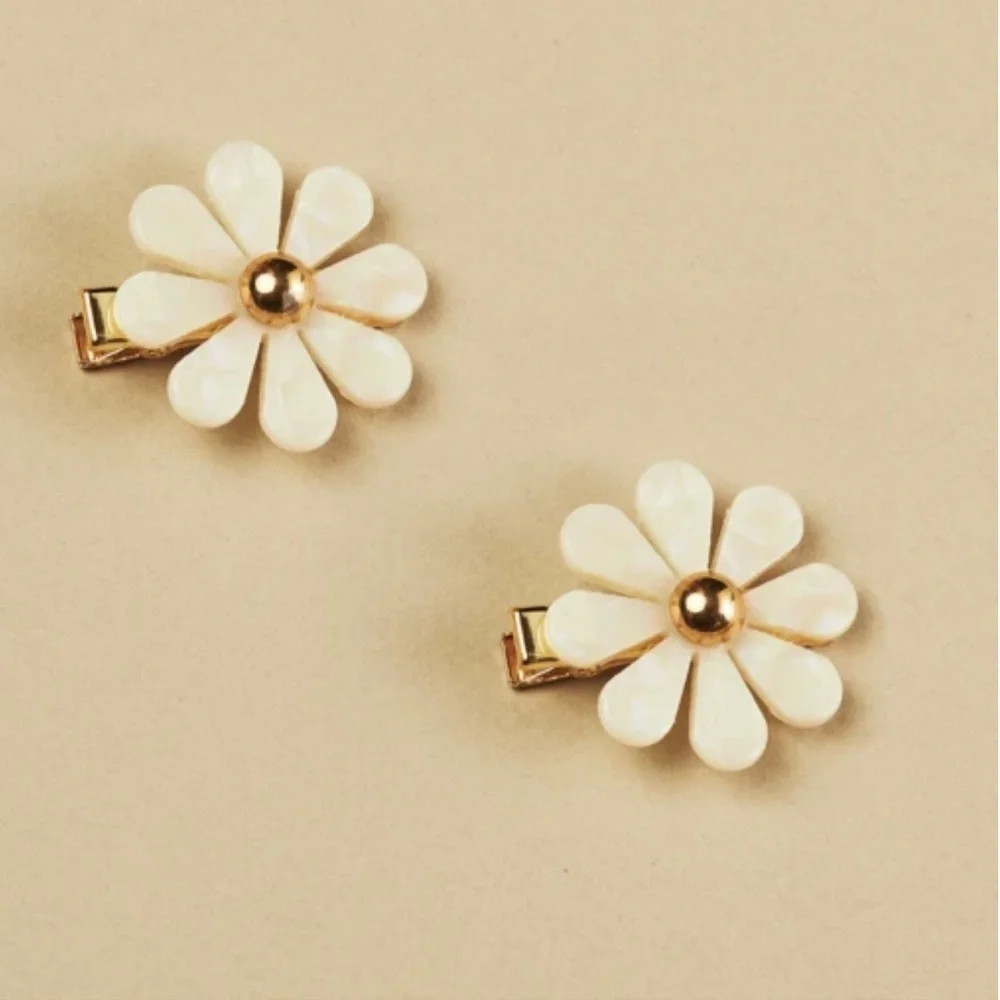 EACH flower barrette