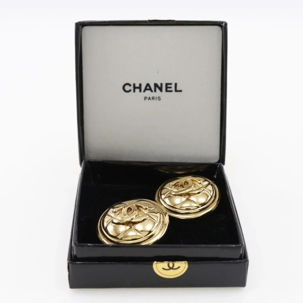 CHANEL vintage gold
