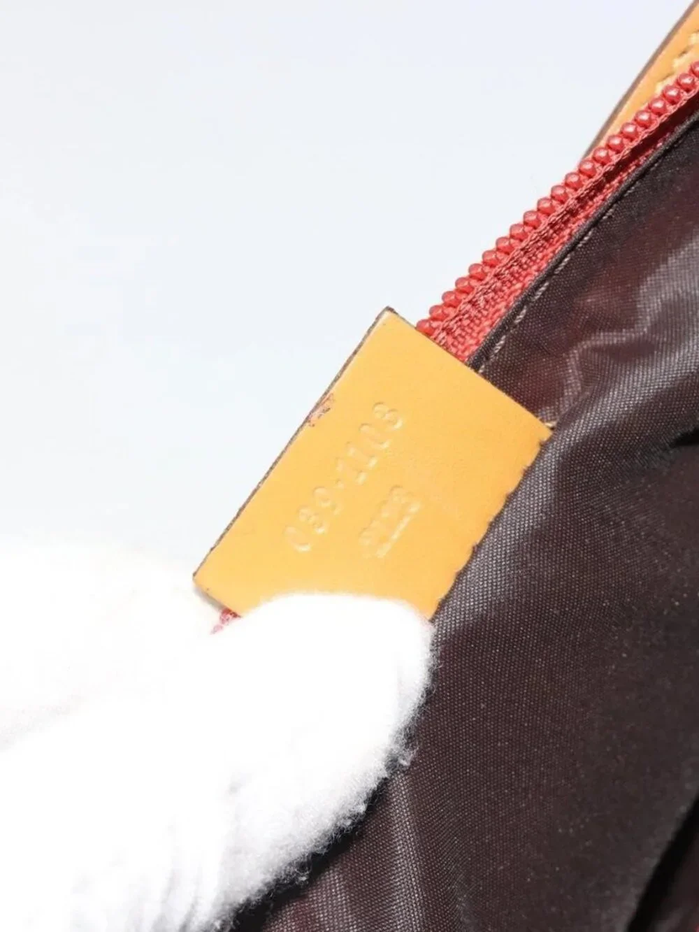 Gucci brand	gucci color	orange