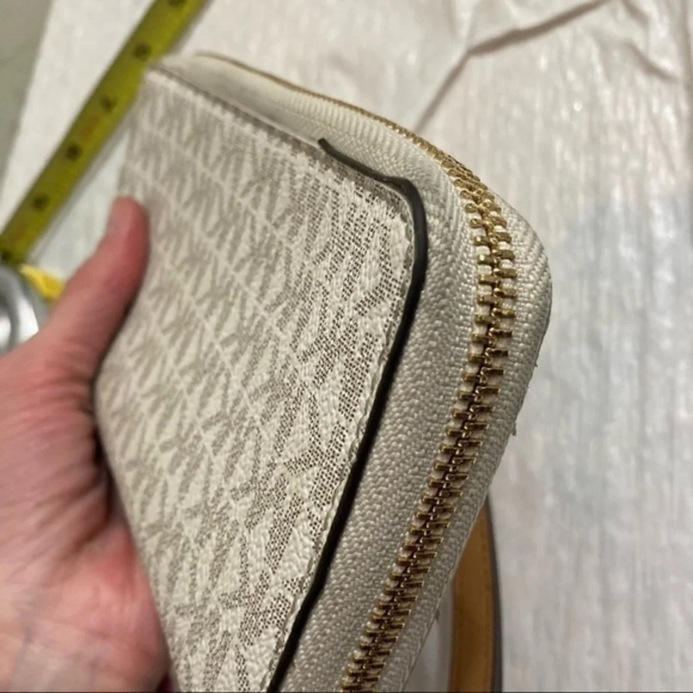 Michael kors white signature mk wristlet wallet clutch bag