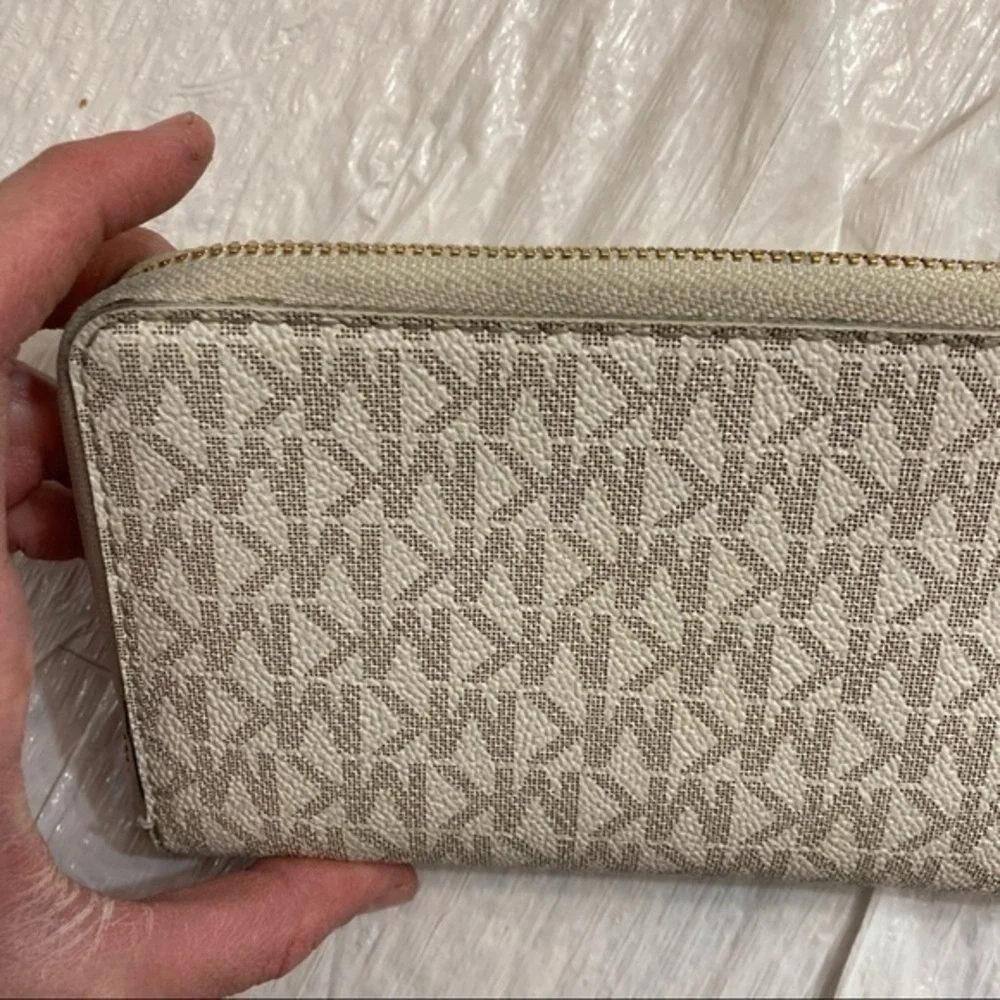 Michael kors white signature mk wristlet wallet clutch bag