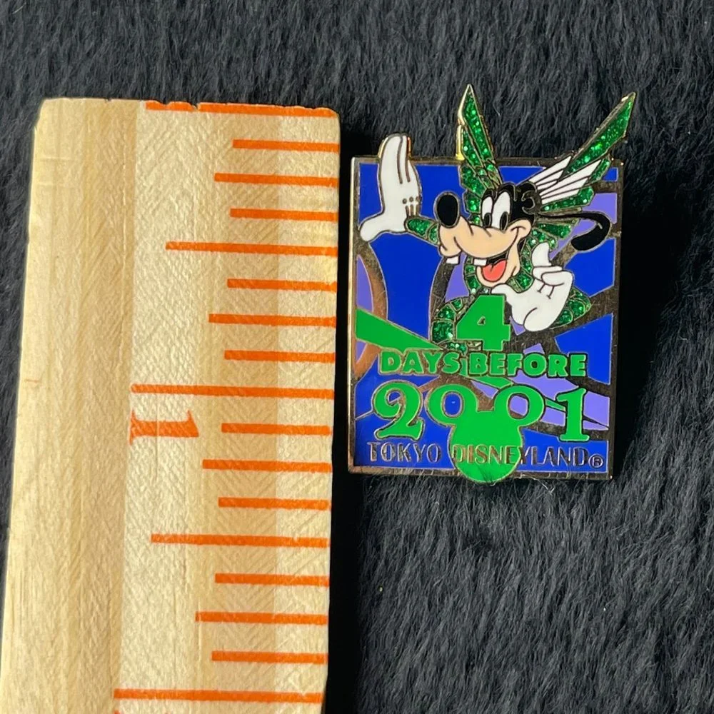 Disney pins items