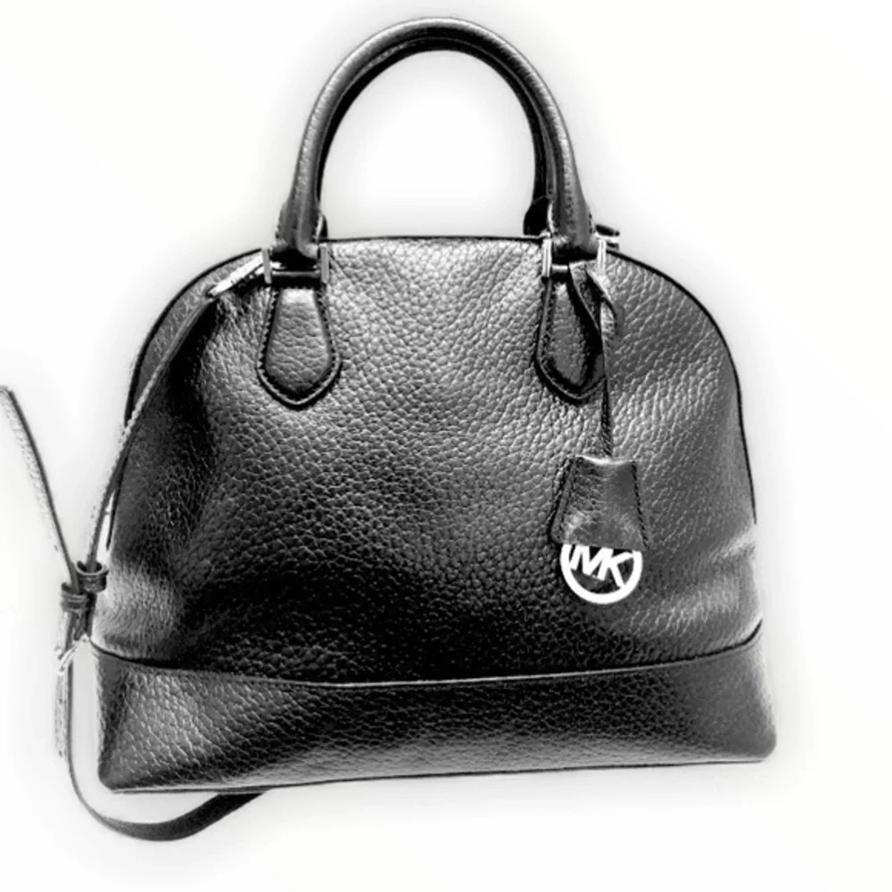 Michael kors black leather smythe turnlock bag