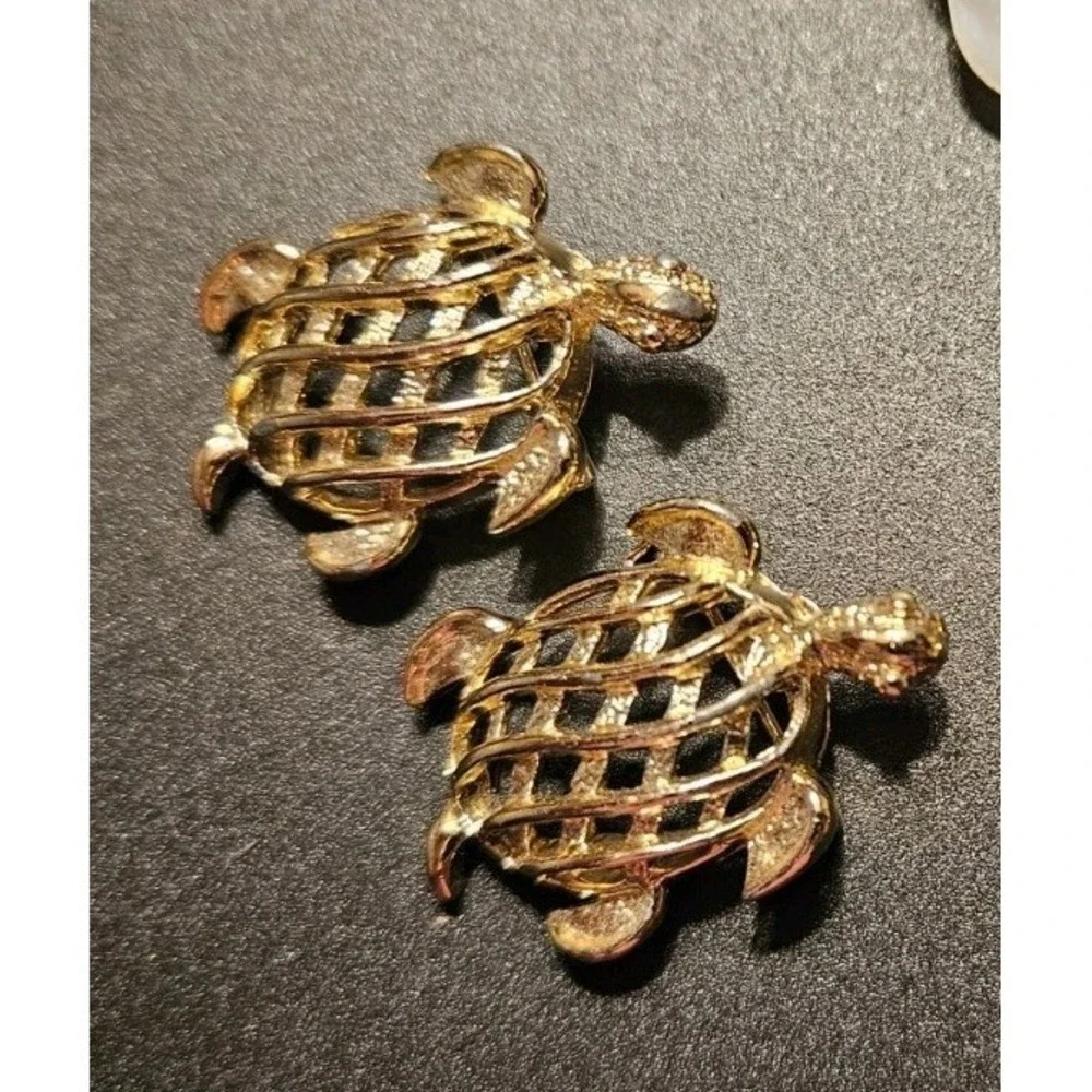 GerryS brooches wonderful