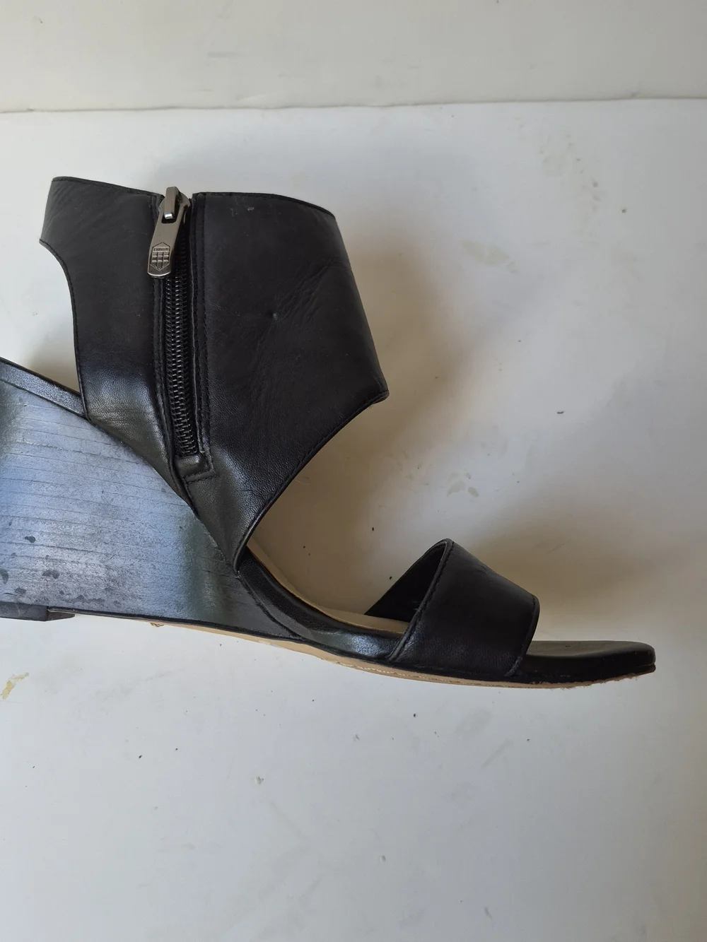 Vince Camuto chic black