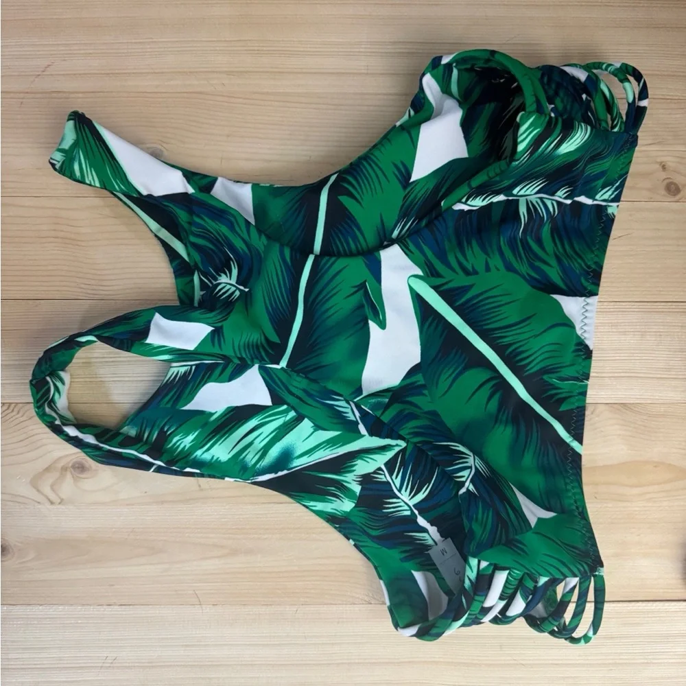 Cupshe tropical leaf