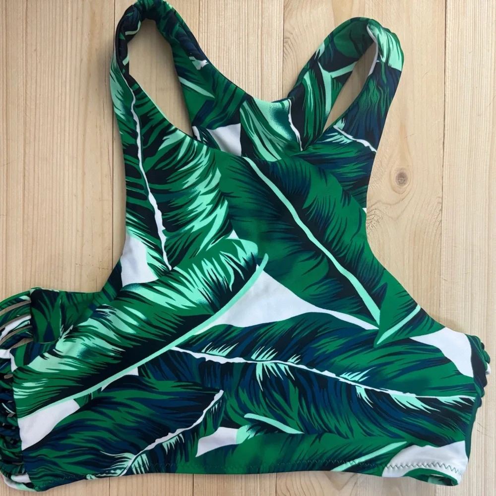 Cupshe tropical leaf