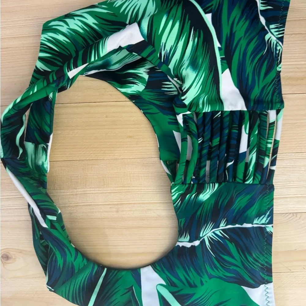 Cupshe tropical leaf