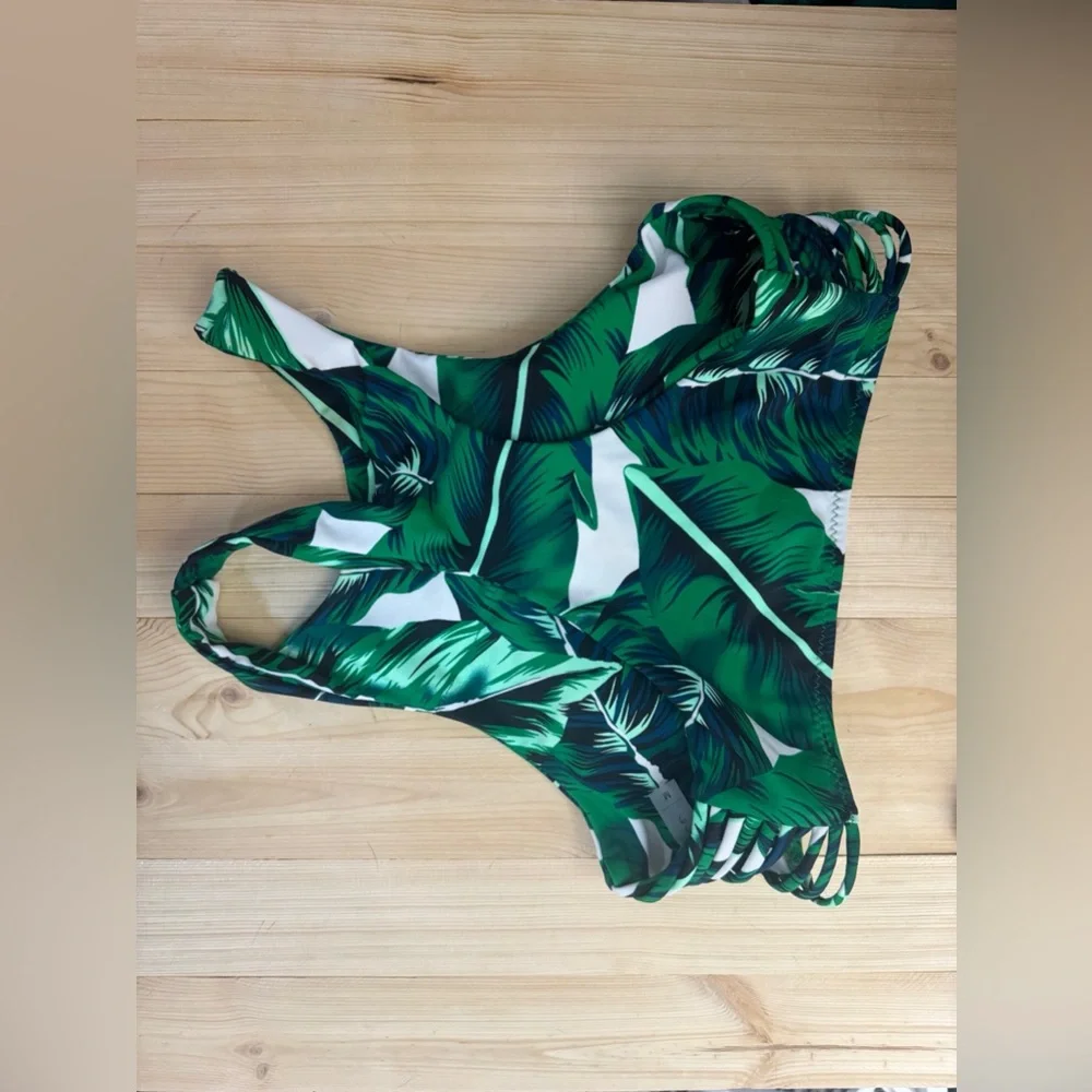 Cupshe tropical leaf