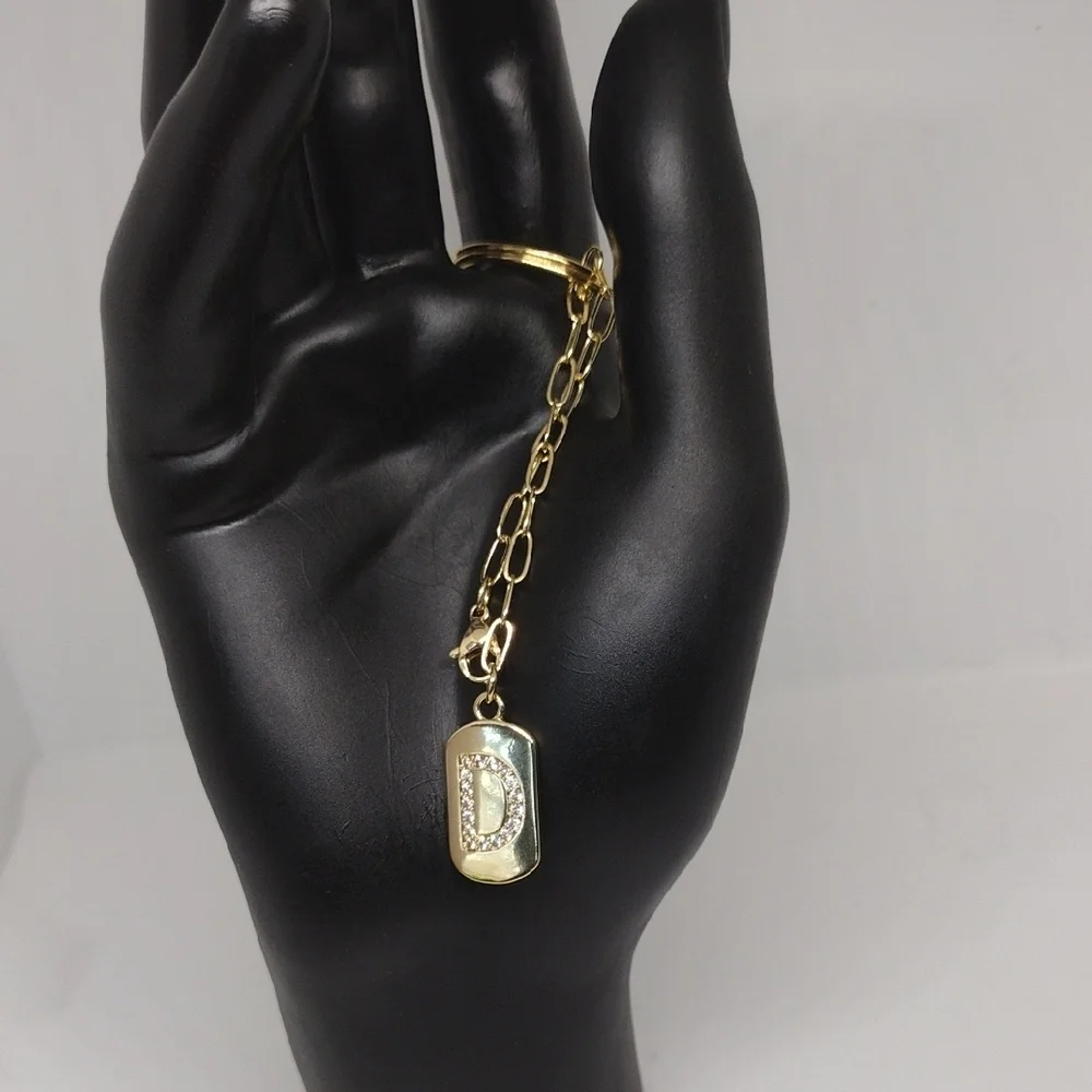 Elegant Gold Keychain with Stylish ‘D’ Pendant – Perfect Gift