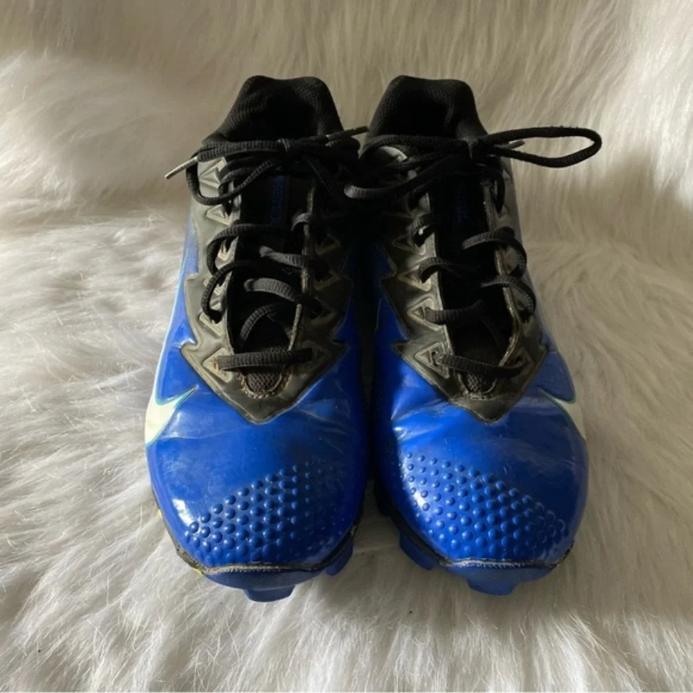 Nike cleats shoes