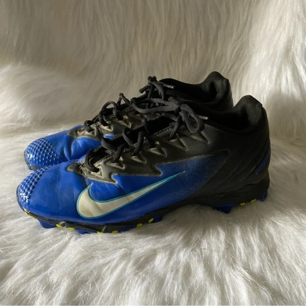 Nike cleats shoes