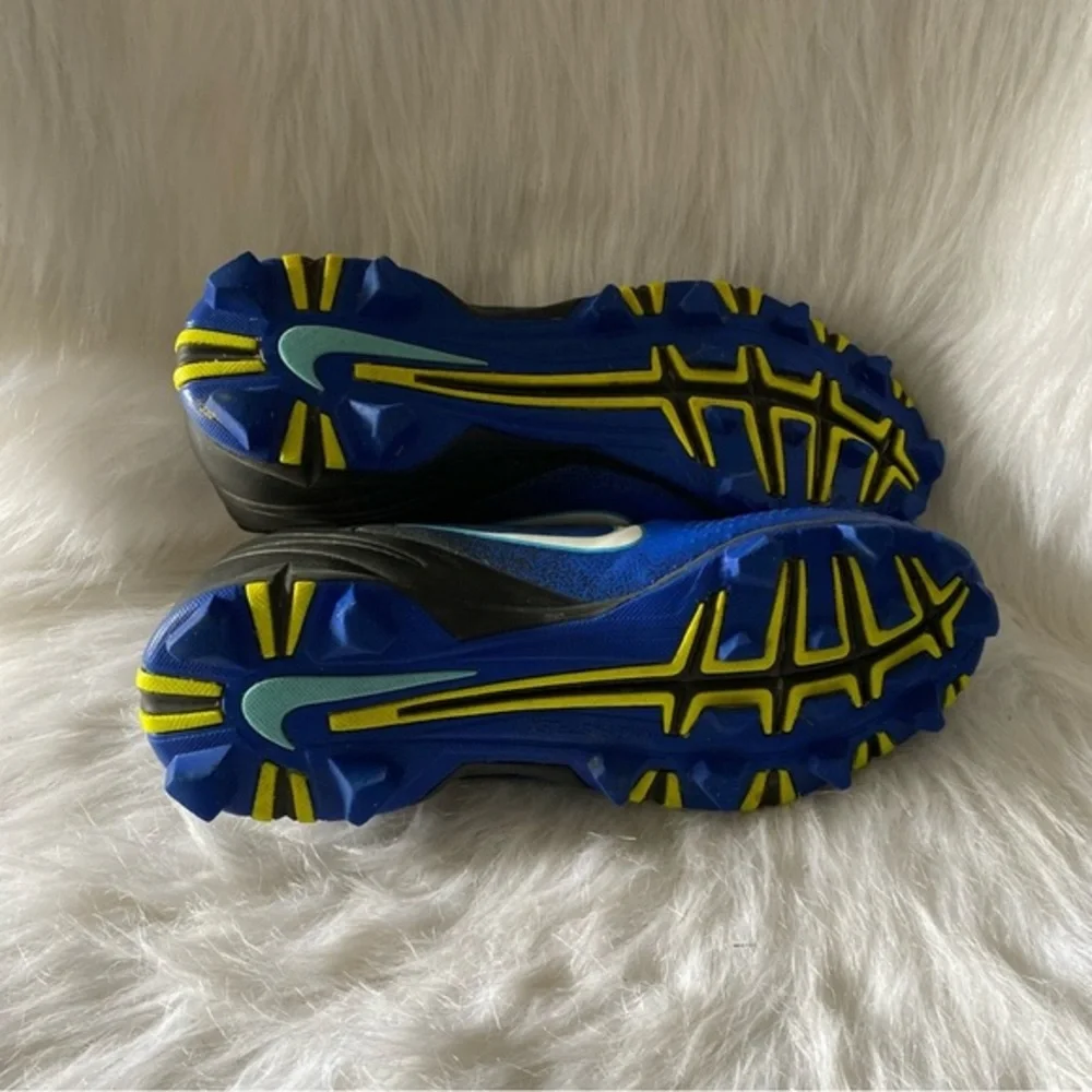 Nike cleats shoes