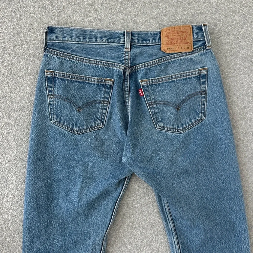 Levis measurements waist