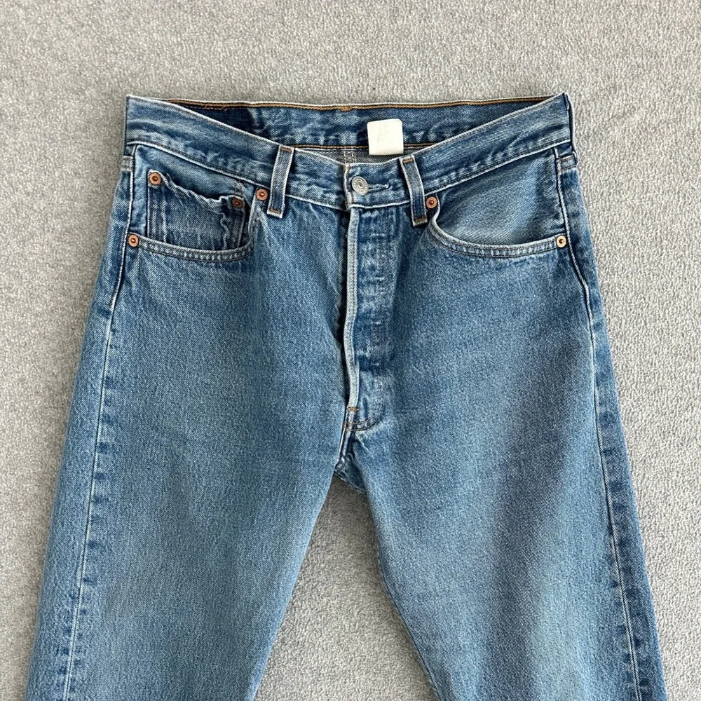 Levis measurements waist