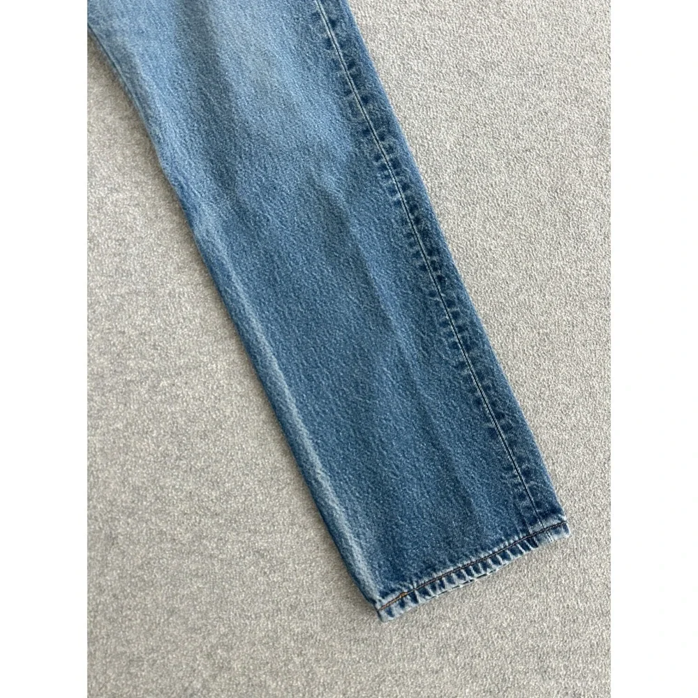 Levis measurements waist
