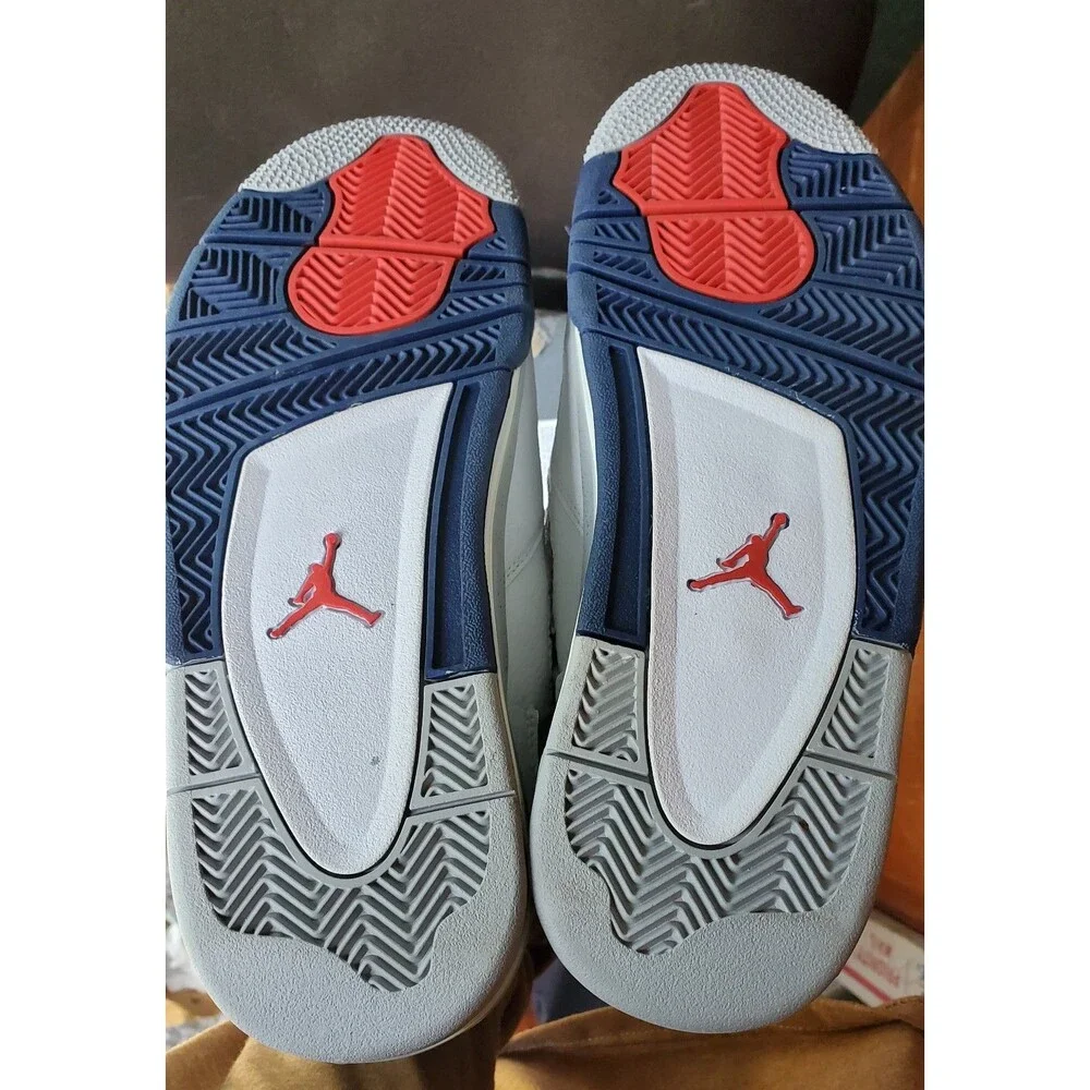 Jordan 4 Retro Midnight Navy. Size 10