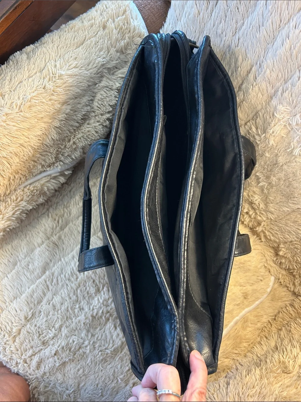 Monarch Luggage Co supple features