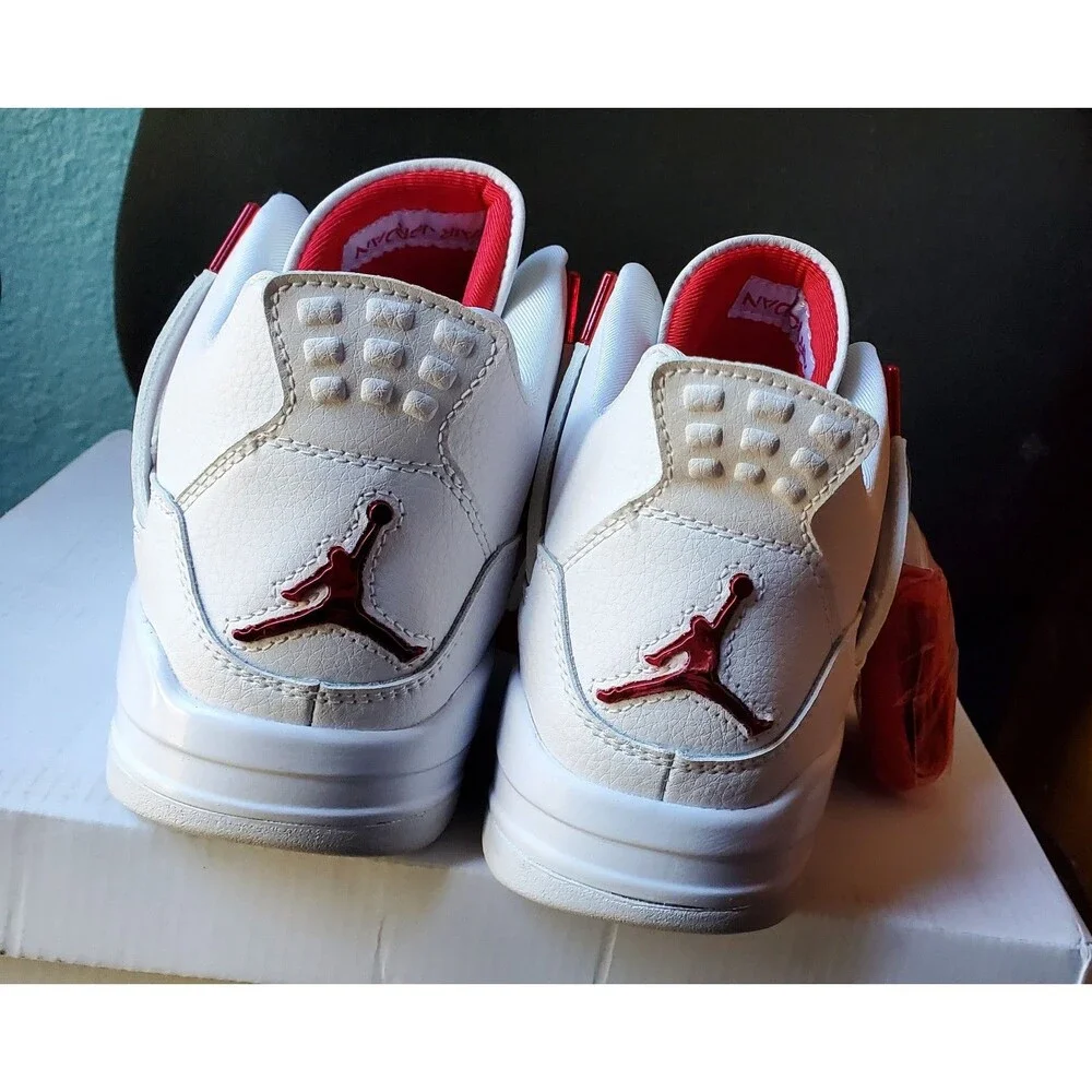 Air Jordan 4 Retro Metallic Red. Size 9.5