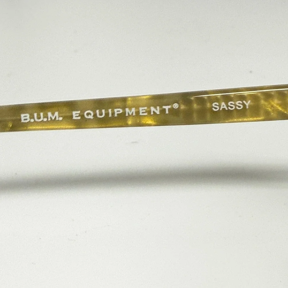 B.U.M. Equipment measurements lens