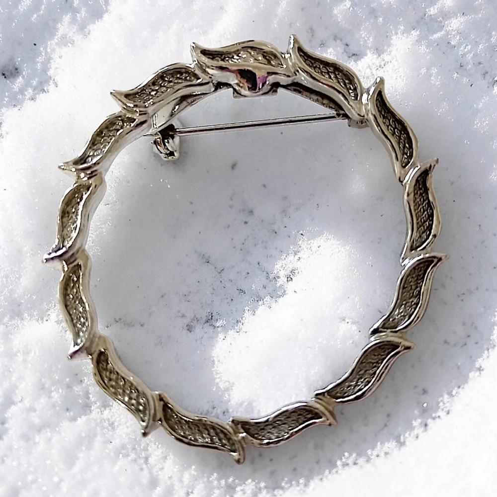 GerryS circle brooch off