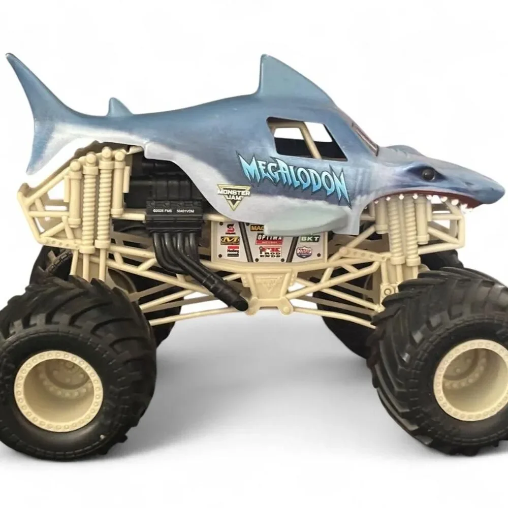 Monster Jam diecast Megalodon 1:24 scale, BKT tires