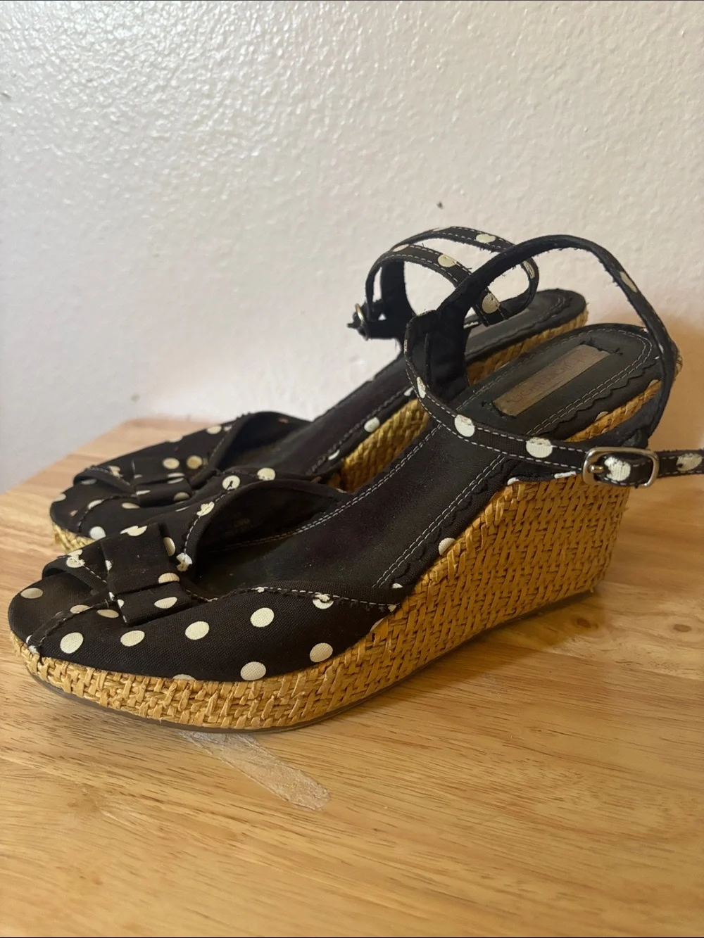 Xhilaration black sandals