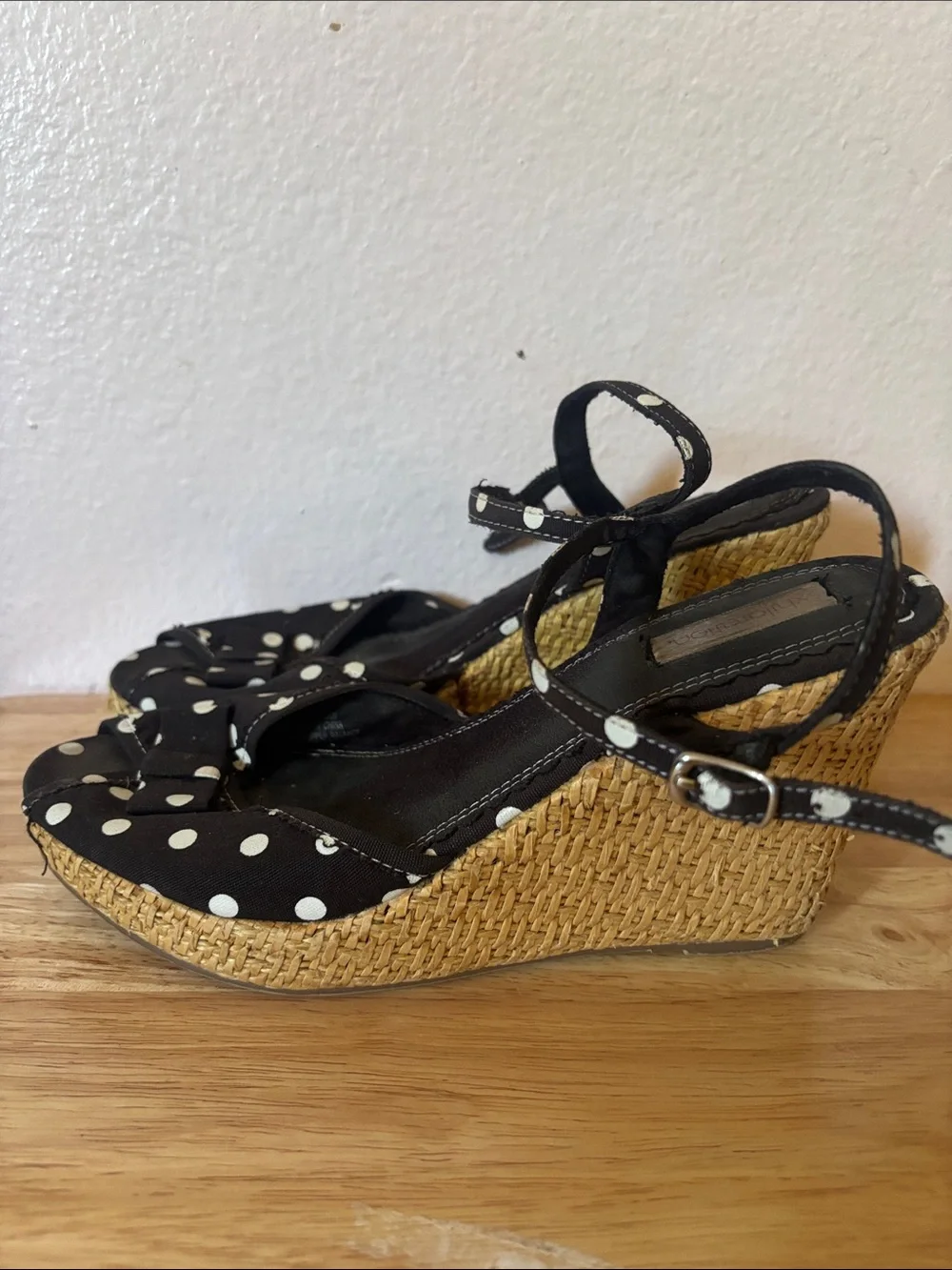 Xhilaration black sandals