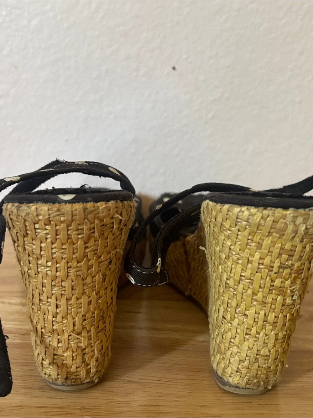 Xhilaration black sandals