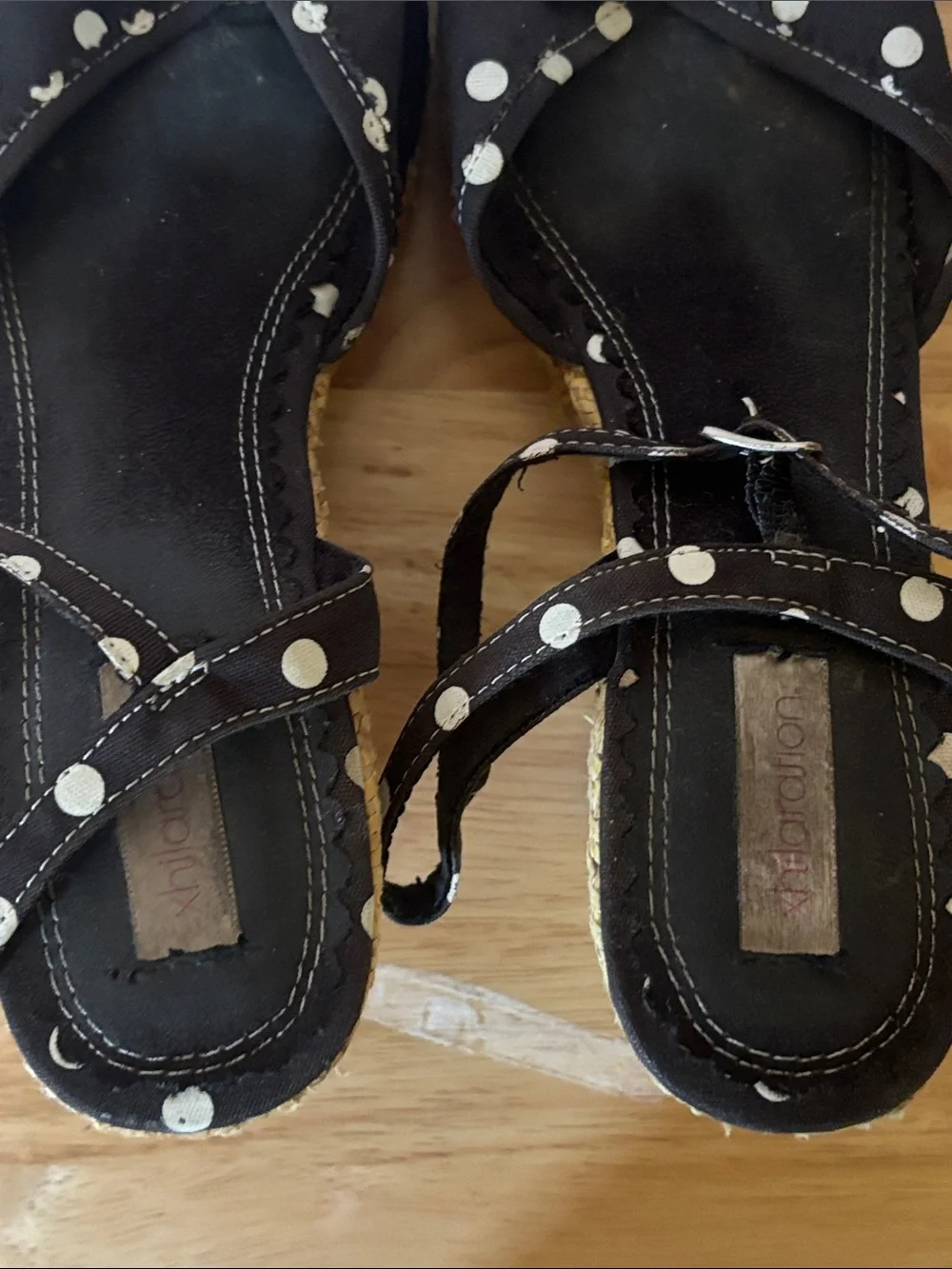 Xhilaration black sandals