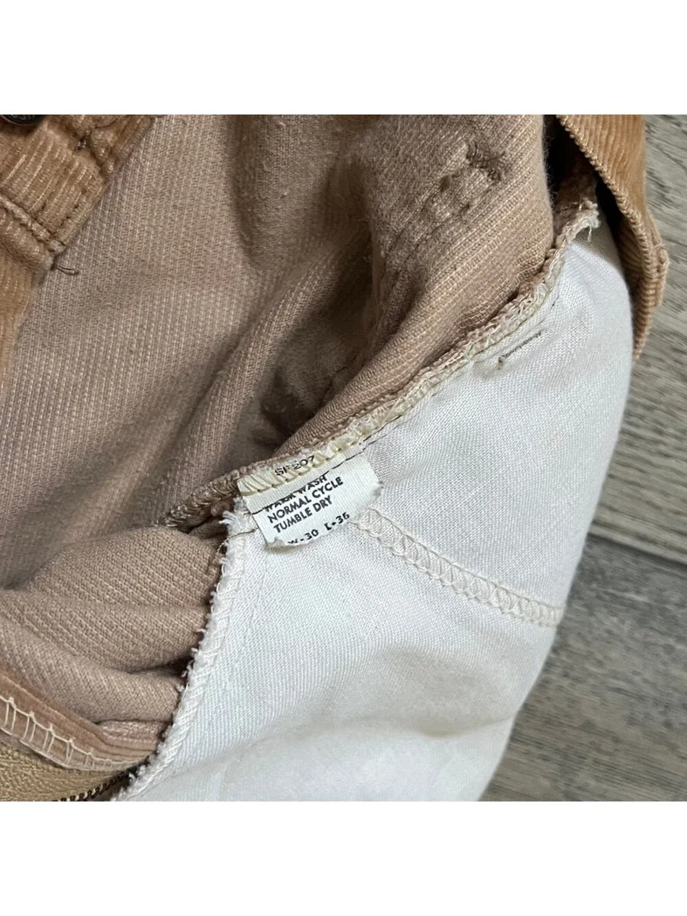 Vintage Levi's 519 Men's 30x36 Corduroy Pants Beige Tan Straight Leg USA