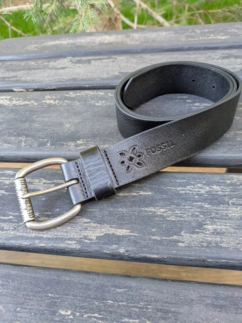 Fossil Women's Etched black roller belt w/ floral embossing size M.