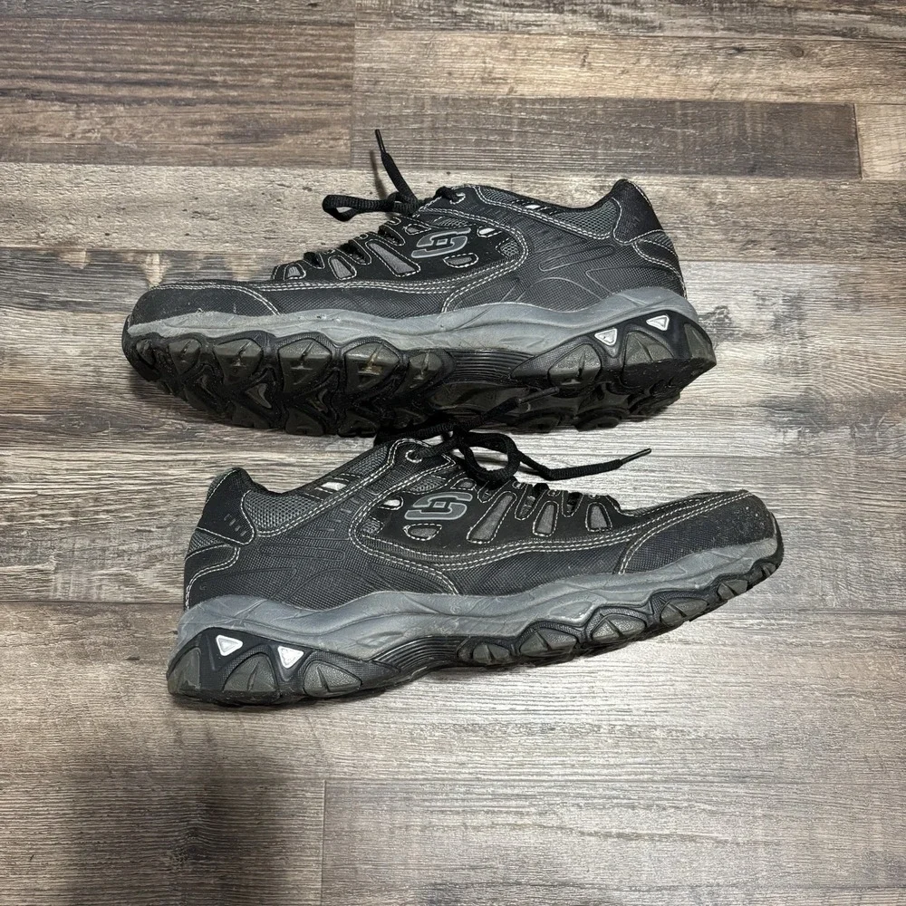 Skechers good preowned